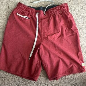 Vuori Banks short. Red brick color medium.